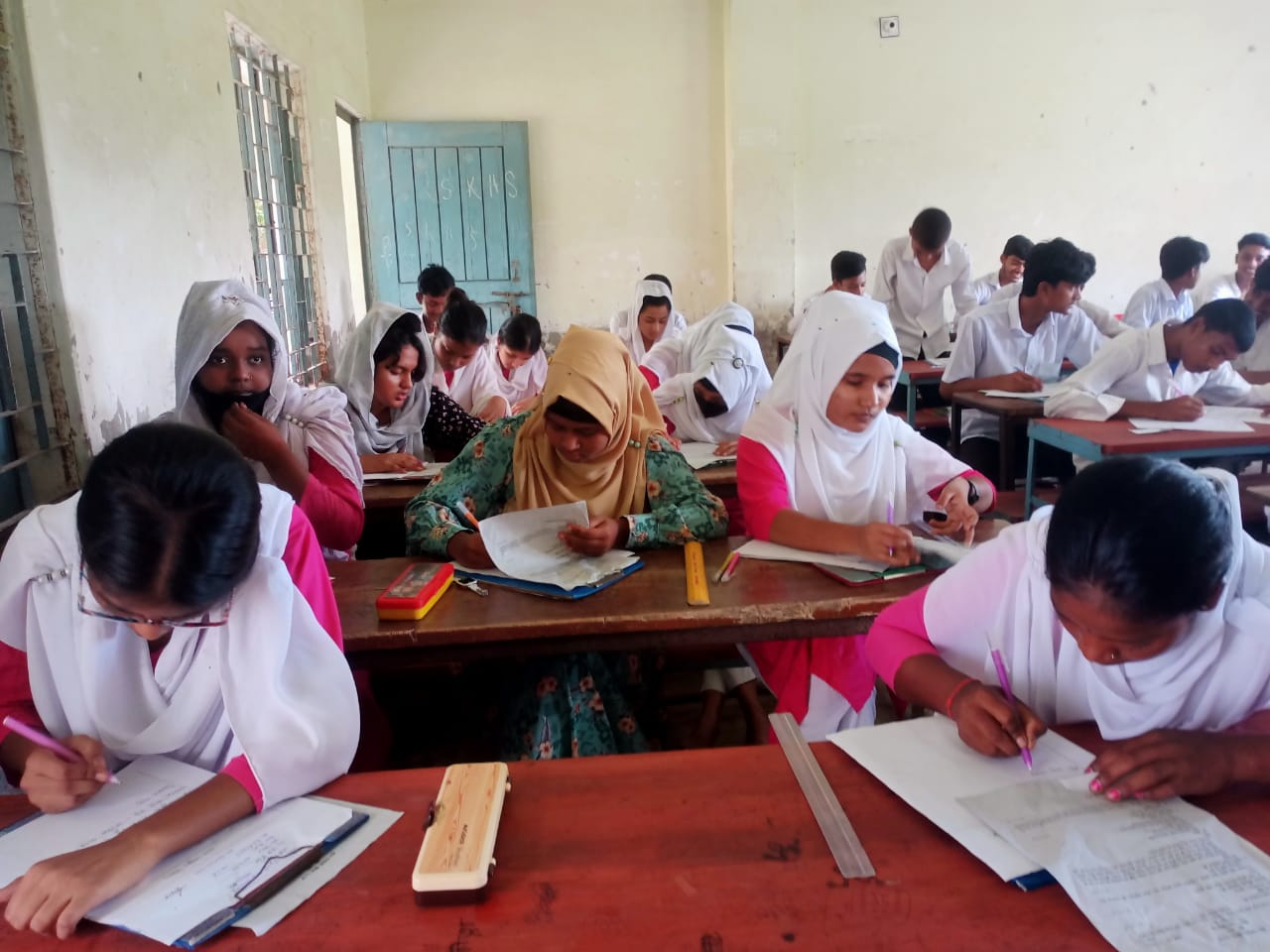 প্রযুক্তি নির্ভর আধুনিক শিক্ষাদান ও অনুশীলন